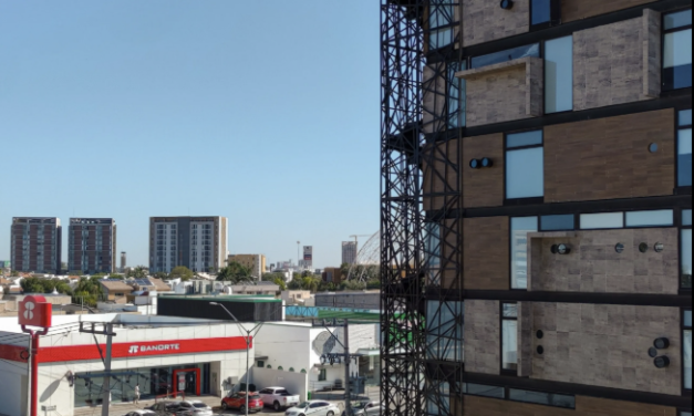 Vecinos de El Fresno exigen frenar nuevos desarrollos por fallas eléctricas