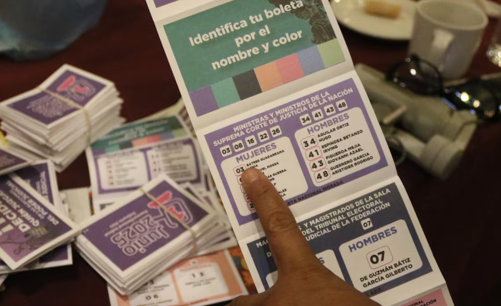 Multas millonarias por la elección judicial: INE sanciona uso de “acordeones” en campañas