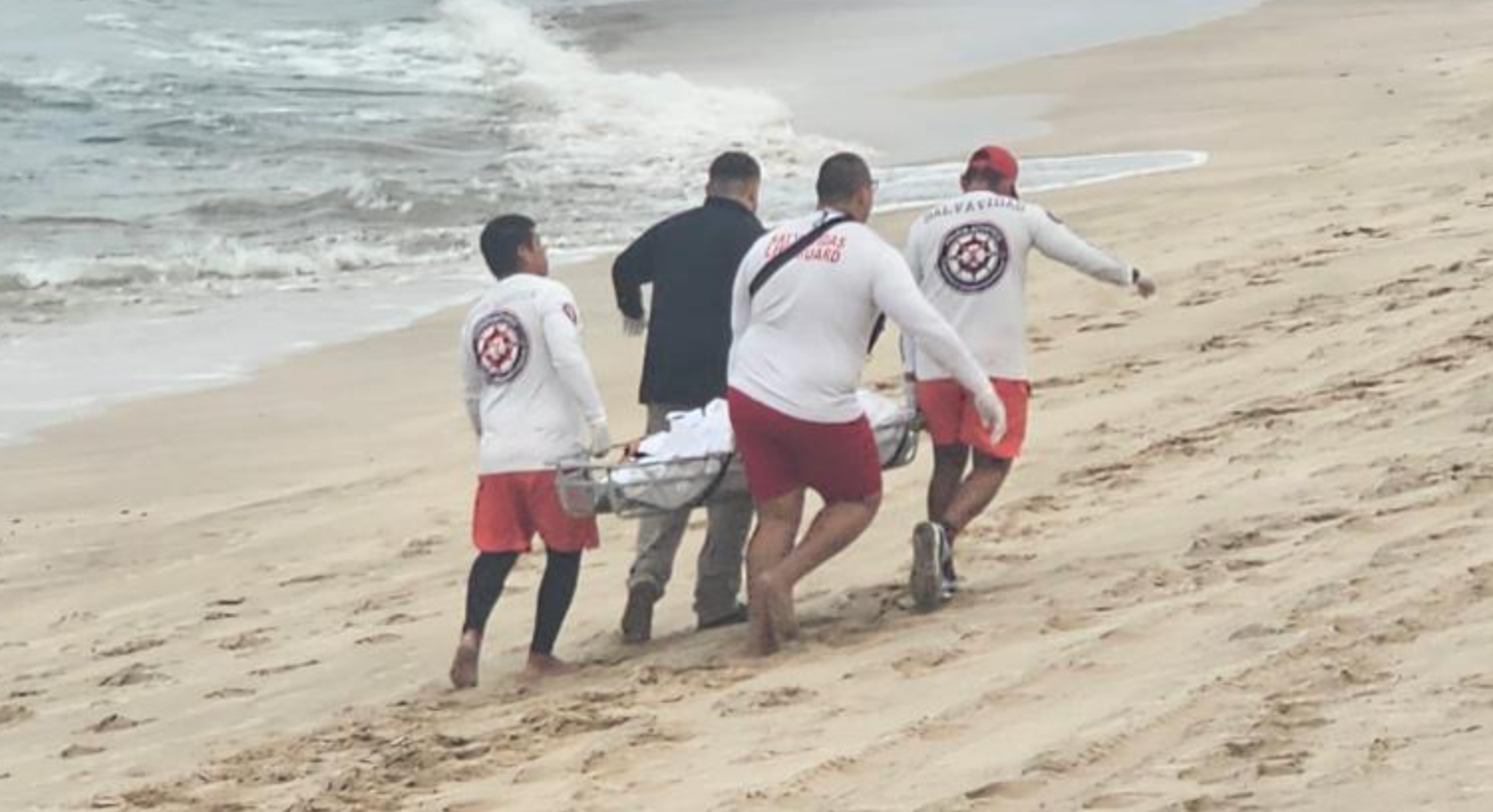 Joven muere ahogado en Mazatlán tras ser arrastrado por una ola; tenía 19 años