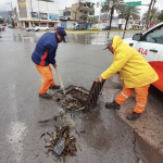 Intensifican limpieza en alcantarillas tras lluvias: retiran 15 toneladas de basura en Torreón
