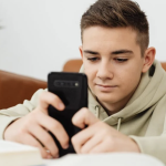 ¿Ver videos en 2x afecta tu memoria? Lo que dice la ciencia sobre el hábito de acelerar contenidos