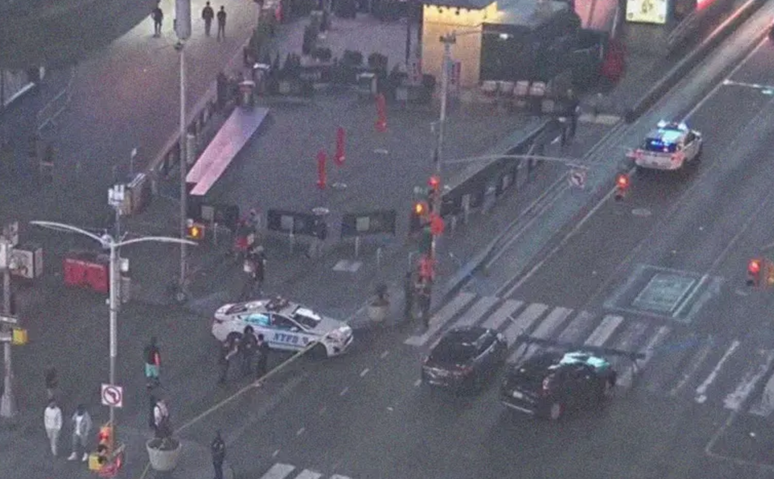 Adolescente de 17 años dispara en Times Square e hiere a tres personas; detenido por la policía de Nueva York