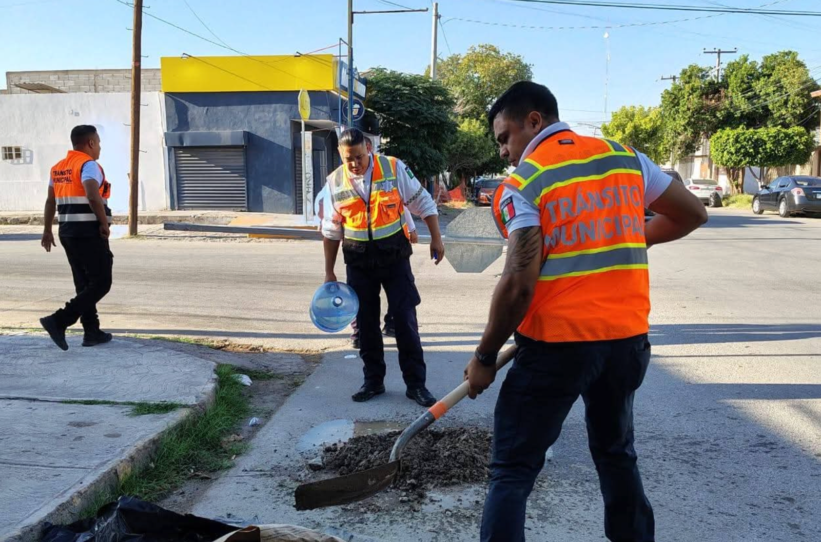 Torreón refuerza la seguridad vial con nuevas señales de alto en crucero conflictivo