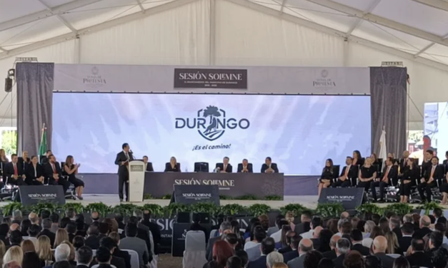 Antonio Ochoa Rodríguez rinde protesta para un segundo periodo como alcalde de Durango