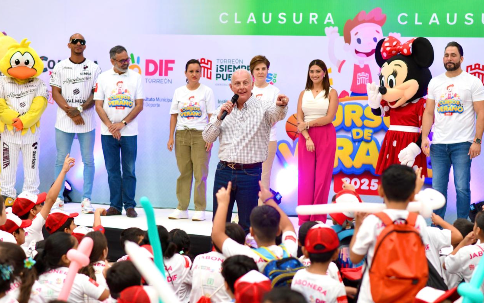 Clausura alcalde Román Cepeda cursos de verano con la participación de más de mil niñas y niños