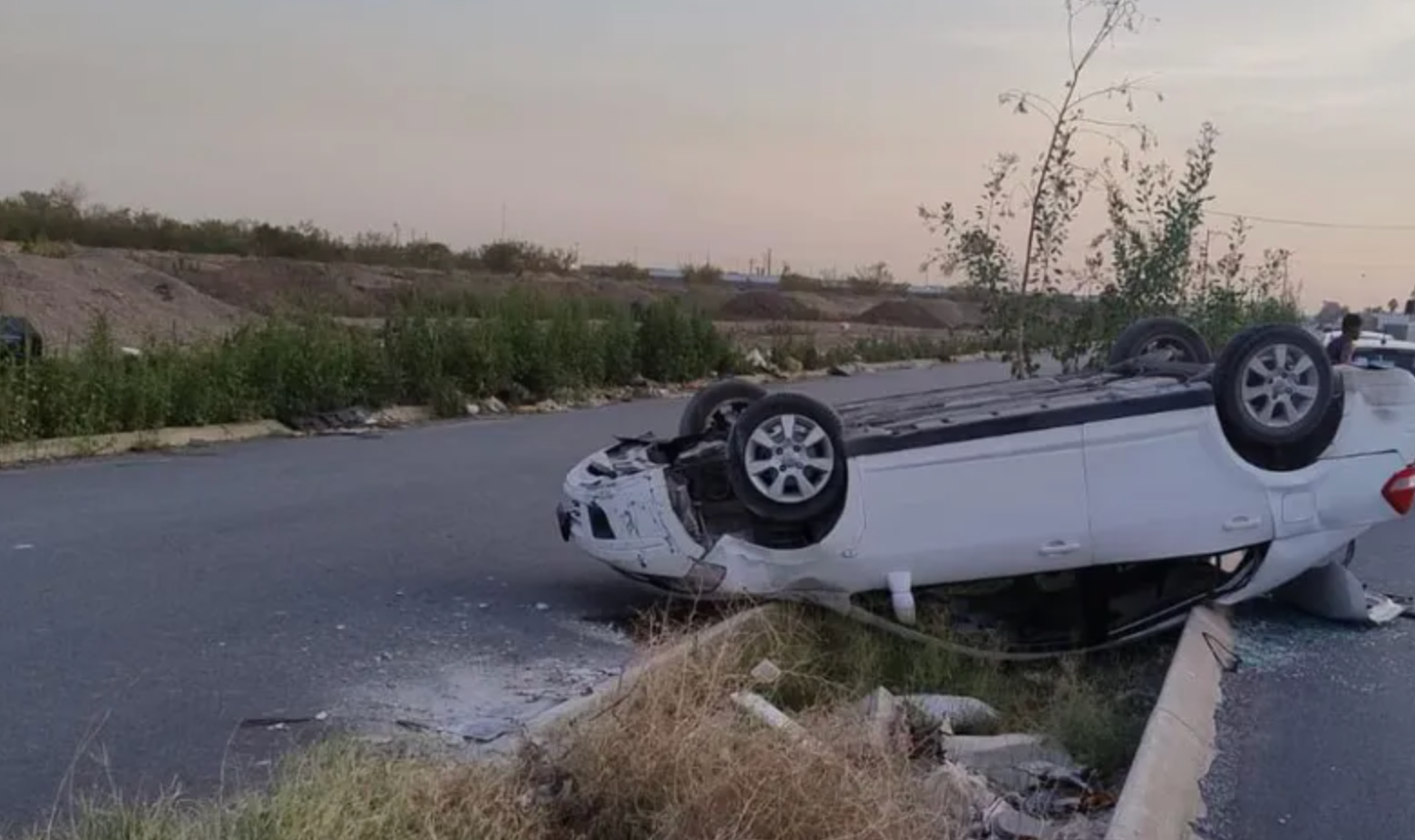 Choque y volcadura en Gómez Palacio deja a joven lesionado
