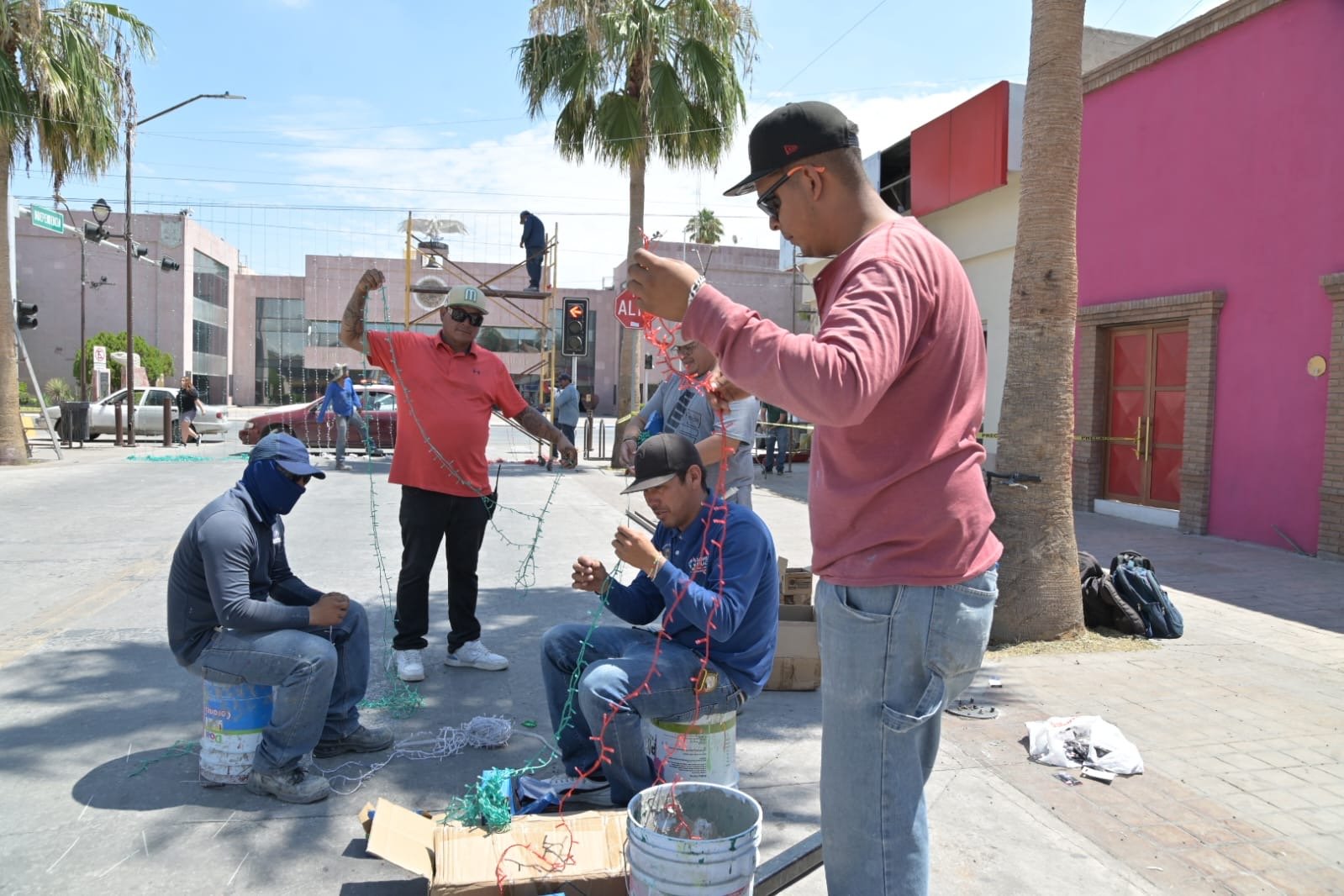 Gómez Palacio se ilumina para celebrar las Fiestas Patrias.