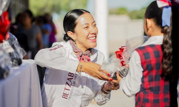 Entregan calzado escolar a casi 400 alumnos en ejidos de Gómez Palacio
