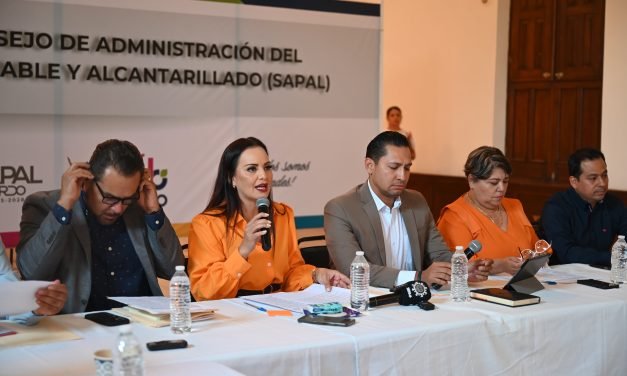 Presenta Susy Torrecillas programa “Borrón y Cuenta Nueva” en Lerdo