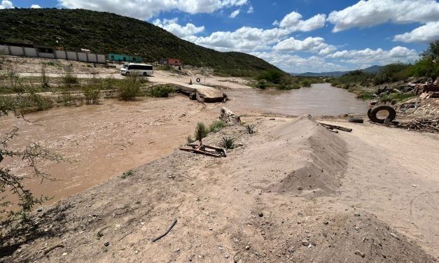 Restringen paso vehicular en el puente de Nazareno por creciente del río Aguanaval