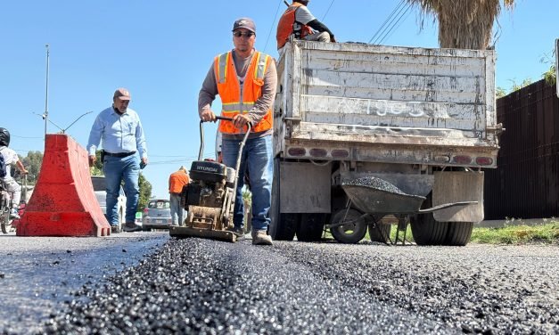 Inician trabajos de bacheo en el bulevar Forjadores de Gómez Palacio