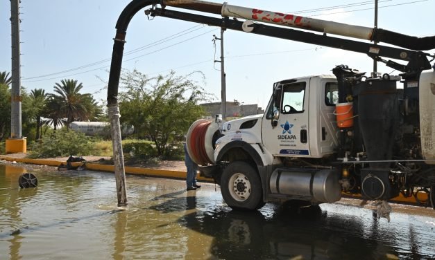 Atiende gobierno de Gómez Palacio reclamos de vecinos de Urbi Villas por inundaciones