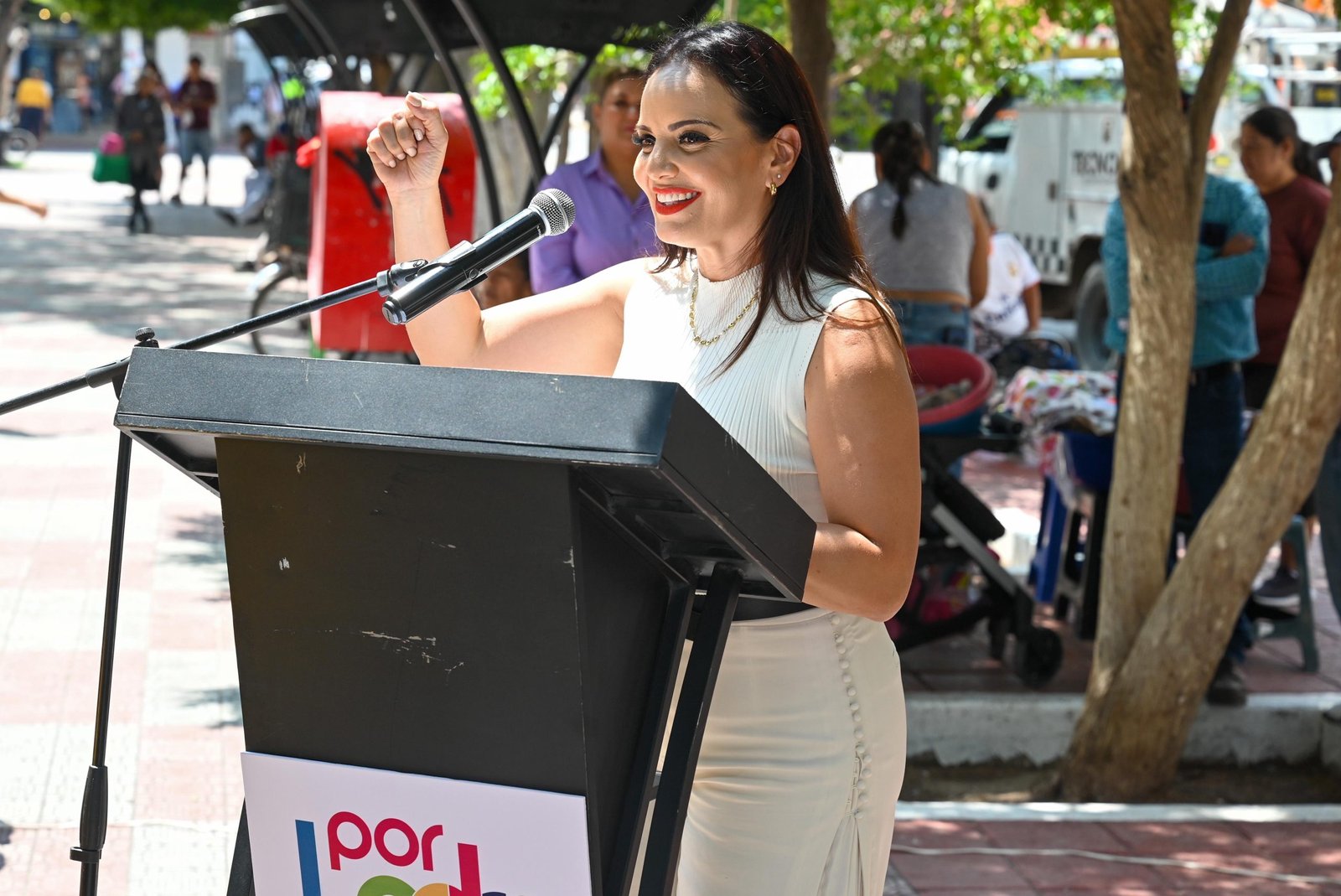 df05e028-30ae-46b1-987c-77fe25c6b0b3 Susy Torrecillas inaugura boteo CRIT Teletón 2025 en Lerdo.