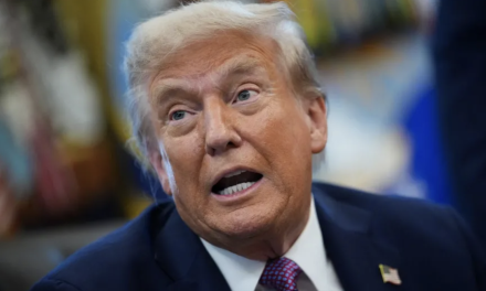 Trump advierte: EU derribará aviones militares venezolanos si amenazan en el Caribe