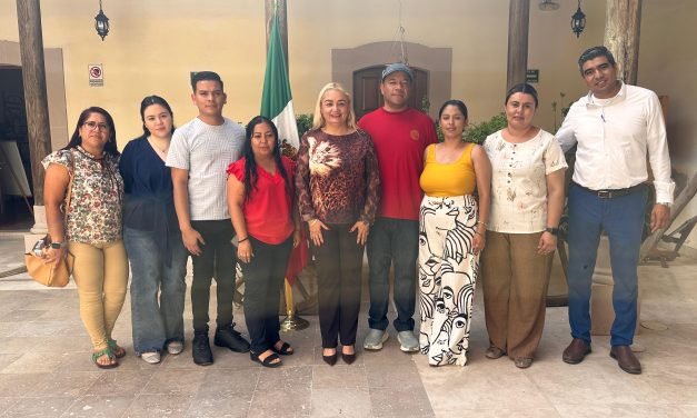 Toma de protesta de nuevos directores y directoras en Mapimí