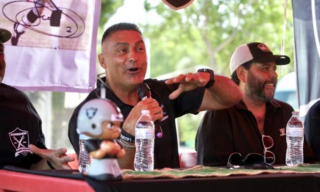 Convivencia deportiva en Gómez Palacio con el exjugador de la NFL Leo Araguz