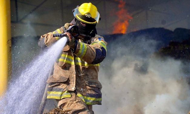 Reconocen a Bomberos de Gómez Palacio por su valentía y cooperación en incendio de Matamoros