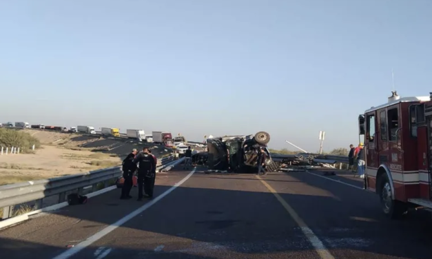 Volcadura de tráiler en el libramiento Laguna Norte deja cuatro lesionados