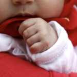 Fiscalía investiga como feminicidio la muerte de una niña de 2 años en Matamoros; hay dos detenidos