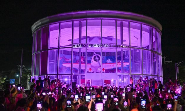 Encendido rosa en el Avión de Sarabia por la prevención del cáncer de mama