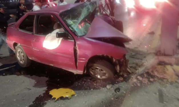 Conductor lesionado tras chocar contra muro en la carretera Torreón–Matamoros