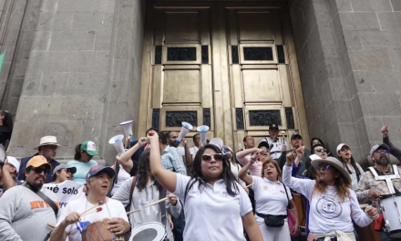 Exjuzgadores federales protestan por falta de liquidación tras reforma judicial