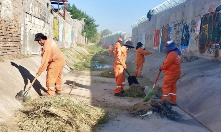 Torreón refuerza limpieza de canales para prevenir inundaciones ante posibles lluvias