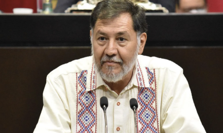 Fernández Noroña usa avión privado de lujo durante gira política por Coahuila