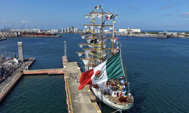 Sheinbaum aborda por primera vez el Buque Cuauhtémoc y honra a los cadetes fallecidos en accidente en Nueva York