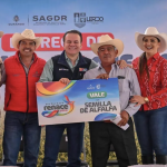 Lerdo entrega semilla de alfalfa y apoyo para abejas; beneficiarán a más de 200 productores