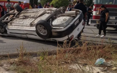 Un muerto y dos heridos deja volcadura en Gómez Palacio