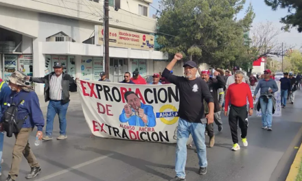 Ex trabajadores de AHMSA marchan en Saltillo y exigen pago de liquidaciones; Segob promete gestionar solución