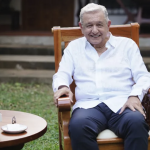 AMLO reaparece en la vida pública para presentar su nuevo libro Grandeza