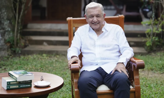 AMLO reaparece en la vida pública para presentar su nuevo libro Grandeza