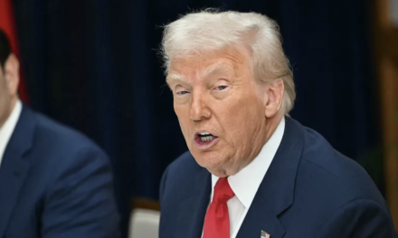 Trump elimina aranceles a productos agrícolas para contener el costo de vida en EU