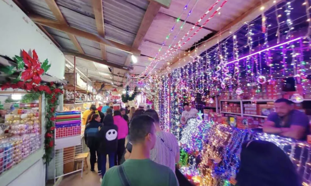 El Mercadito Navideño de Torreón celebra 75 años iluminando la llegada de la temporada decembrina