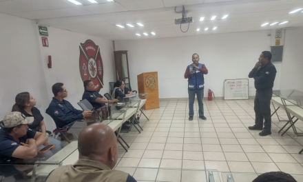 Capacitan a Protección Civil y Bomberos de Torreón en manejo de transformadores eléctricos