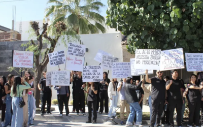 Médicos se manifiestan en Torreón contra la criminalización del acto médico