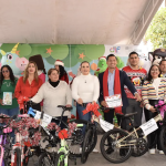 Funcionarios de Lerdo donan bicicletas y juguetes para niñas y niños de escasos recursos