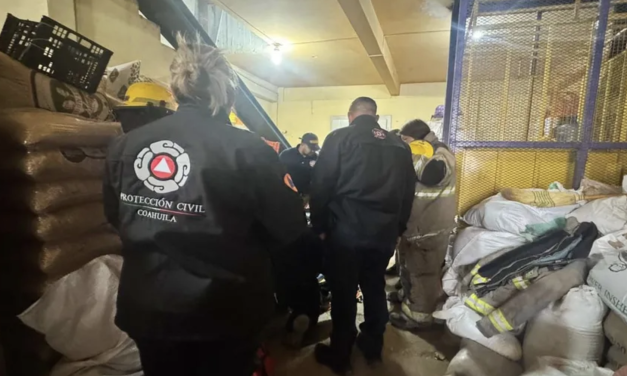 Empleada resulta lesionada tras quedar prensada en elevador del Mercado de Abastos de Torreón