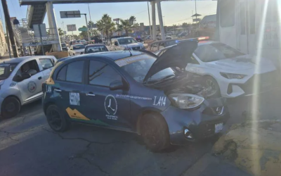 Taxista choca y abandona su unidad en Gómez Palacio; Vialidad asegura el vehículo