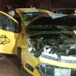 Taxi vuelca en la carretera Torreón–Matamoros tras esquivar a otro vehículo