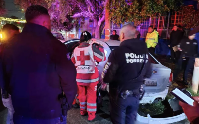 Conductor de plataforma es impactado por auto que huyó; vehículo fue localizado en el Centro de Torreón