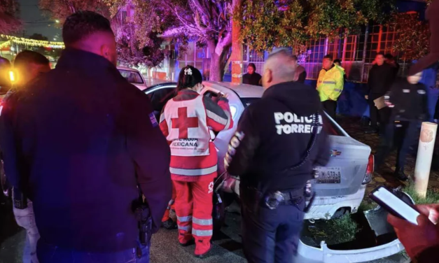 Conductor de plataforma es impactado por auto que huyó; vehículo fue localizado en el Centro de Torreón