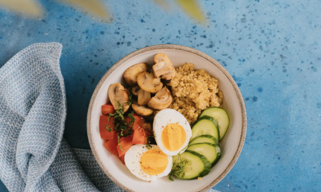 El huevo entero supera al pollo como la proteína más eficaz para ganar músculo
