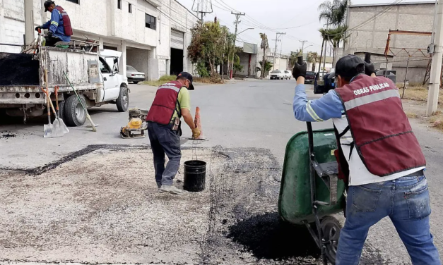 Avanza el Programa de Bacheo en Gómez Palacio con trabajos en el Parque Industrial