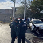 Accidente por no respetar semáforo deja cuatro vehículos dañados y una mujer con crisis nerviosa en Torreón