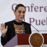 Sheinbaum minimiza señales de crisis tras reaparición de López Obrador y su advertencia de volver a las calles