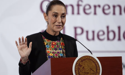 Sheinbaum minimiza señales de crisis tras reaparición de López Obrador y su advertencia de volver a las calles