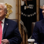 Trump presume fuerza militar y minimiza la crisis económica en su última reunión de Gabinete del año